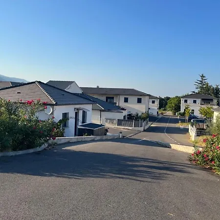 Holiday home Charmante Maison Mitoyenne *